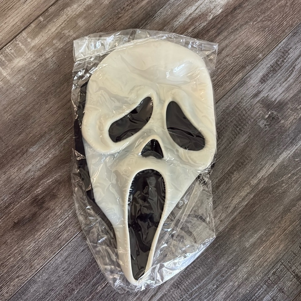 Scream Mask Vintage Ghost Face Glow Dark Mask Easter Unlimited Fun World NEW
